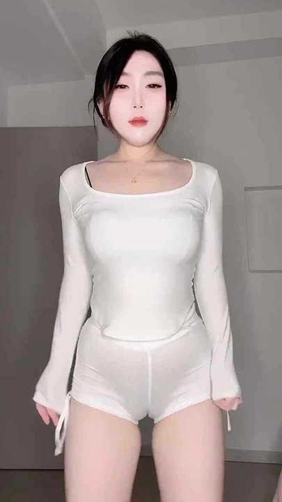 快手 20岁的姨姨乃心 定制裸舞63V