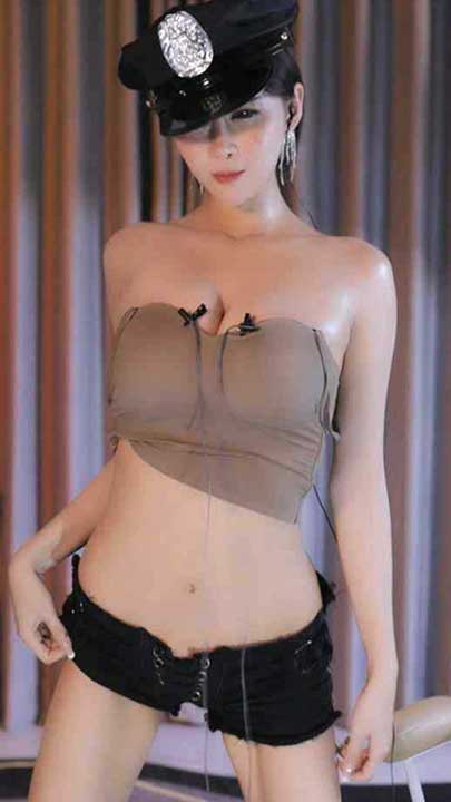 网易CC 小恩雅 定制福利急速抖奶1V