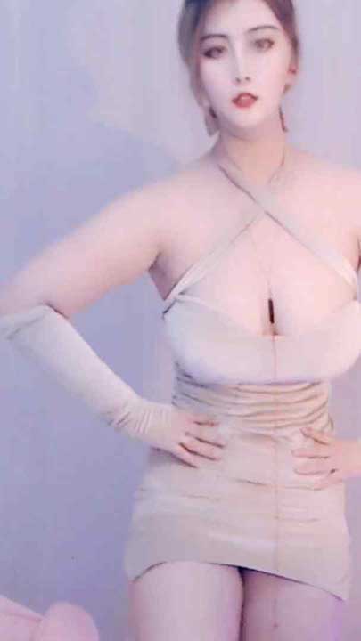 网易CC 卡戴珊麻雀 巨乳抖奶福利5V