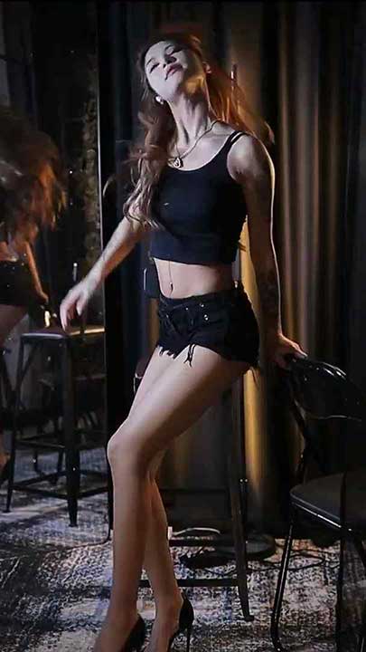 虎牙 艺涵 大尺度多人贴身狗链舞11V【1.92G】