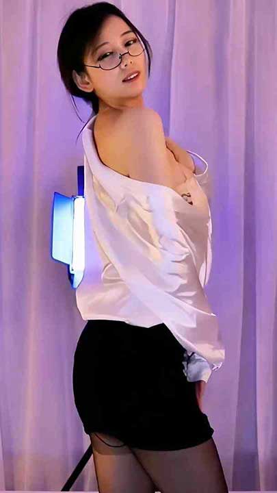 斗鱼 阿秋 风骚御姐绝版热舞6V【583M】