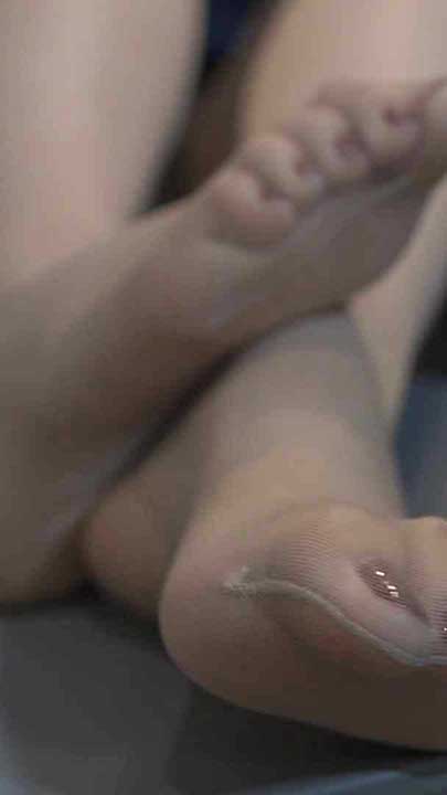 ISS尤好物 美晗 丝足美腿脱丝诱惑8V【2.7G】