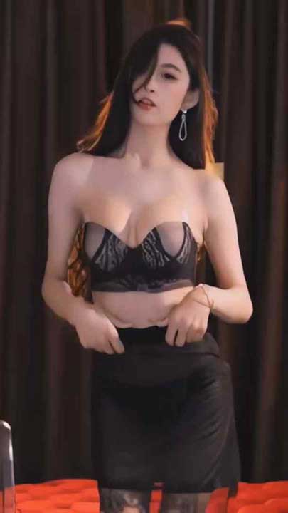 虎牙 长腿兮兮 定制内衣激情热舞5V【922M】