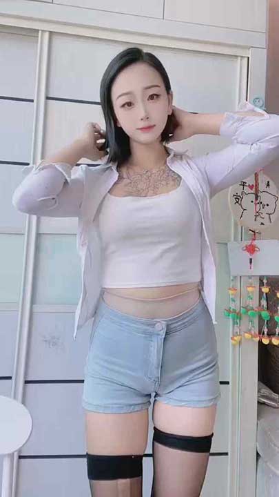 快手 宝粉 大奶萌妹骚舞诱惑9V