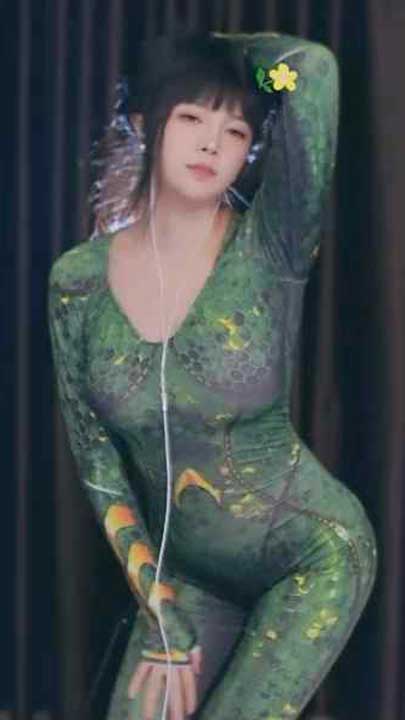 畅聊 黎小胖 洋芋 包臀丁字裤丝袜热舞38V【2.79G】