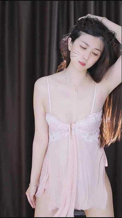 网易CC 妍菲吃饱饱 成熟御姐丁字情趣诱惑首发2V【653M】