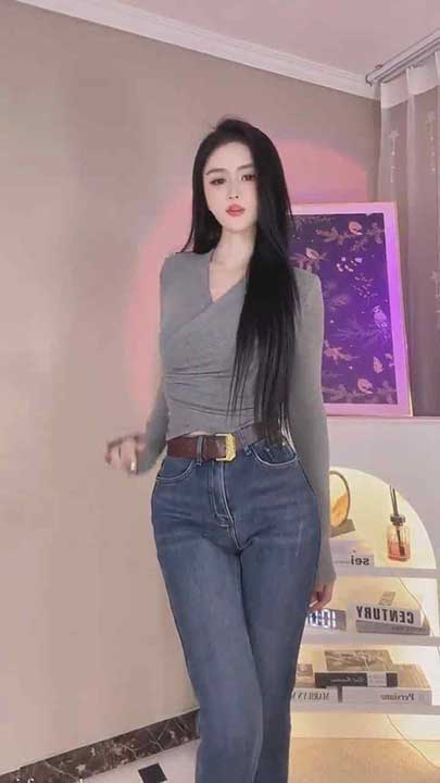 抖音 小橙子 极品长腿苗条御姐道具尺度骚舞诱惑3V【1G】