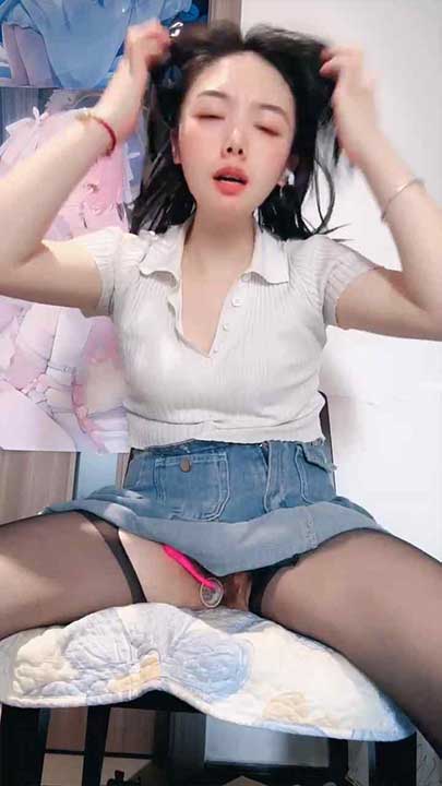 直播 冰冰是个骚女 轻熟少妇私播福利诱惑4V【3.56G】